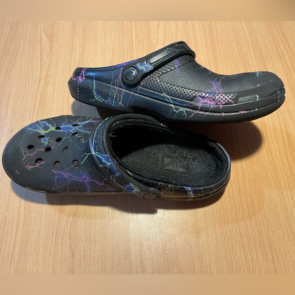 CROCS Unisex Black with Neon Lightning Lined Fuzzy Clogs - Picture 2 of 12